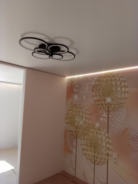 Натяжні стелі у спальні: стильно, романтично, практично, недорого.