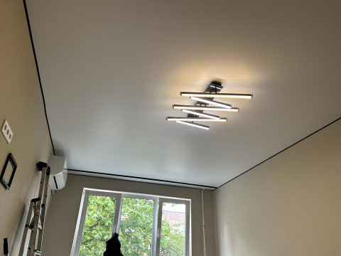 Натяжні стелі у спальні: стильно, романтично, практично, недорого.