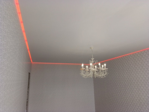 Натяжні стелі у спальні: стильно, романтично, практично, недорого.