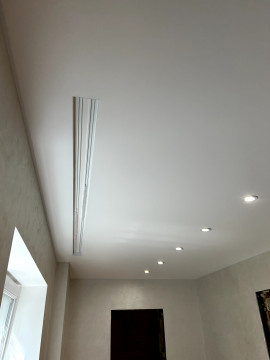 Натяжні стелі у спальні: стильно, романтично, практично, недорого.