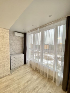 Натяжні стелі на балконі.