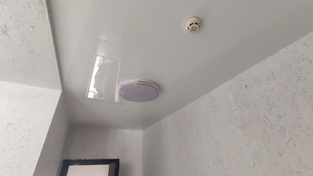 Натяжні стелі на балконі.