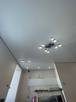 Натяжні стелі у хрущовці вигідно та швидко!