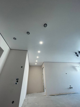 Натяжні стелі у кухні: переваги, ідеї дизайну.