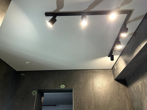 Тіньові натяжні стелі