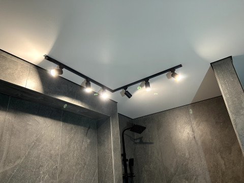 Тіньові натяжні стелі