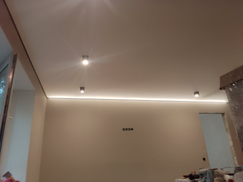 Ширяюча натяжна стеля – оригінальна дизайнерська концепція.